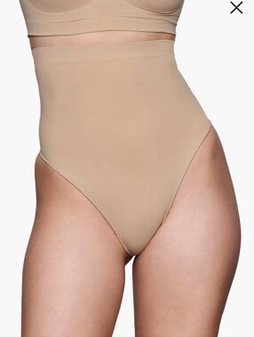 NWOT SKIMS High-Waist Smoothing Thong